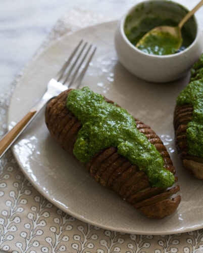 hasselbeck-potatoes-spinach-pesto-4