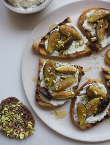 roasted-fig-ricotta-crostini-4