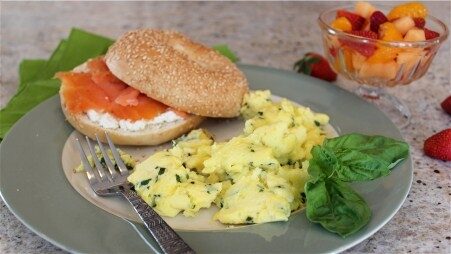 Light-and-Fluffy-Scramble-Eggs-3