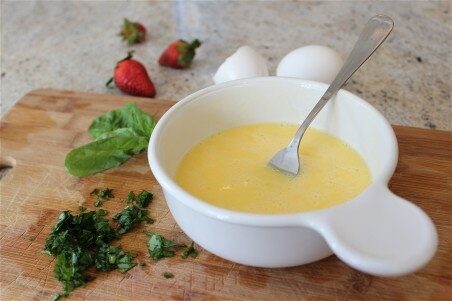 Making-Light-and-fluffy-scrambled-eggs-1