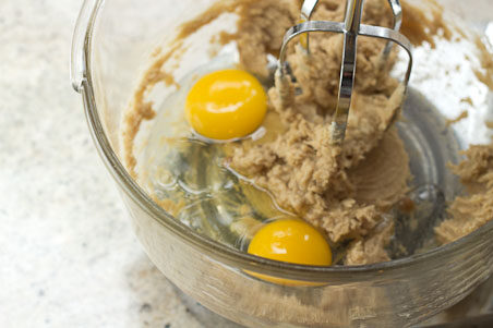 Pumpkin-Chocolate-Chip-Corn-Muffins-003