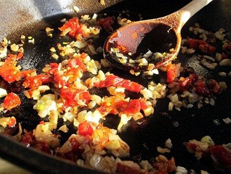 Sauteed-onions-garlic-sundried-tomatoes