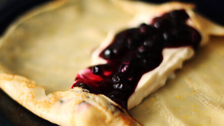 blueberry-crepe-folding