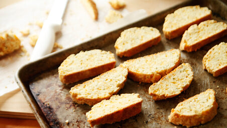 cheddar-garlic-biscotti-pieces