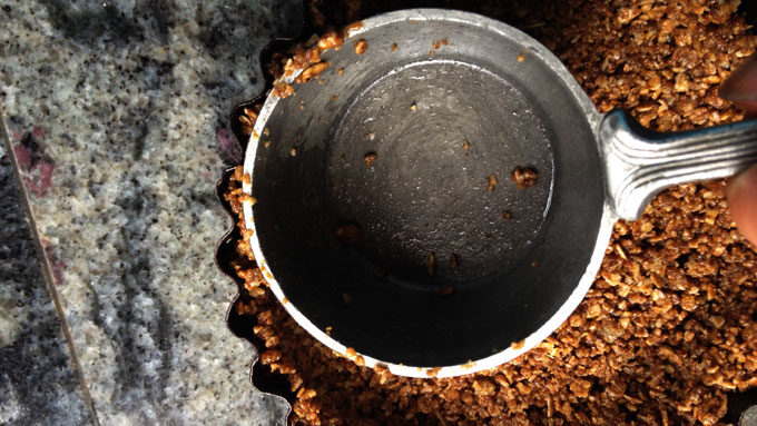 granola-pressed-with-cup