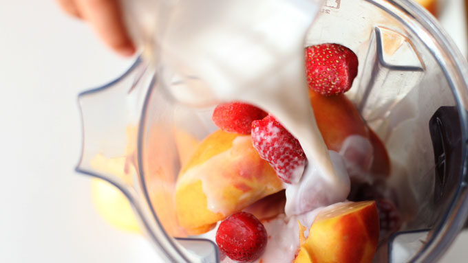 peach-berry-smoothie-blended